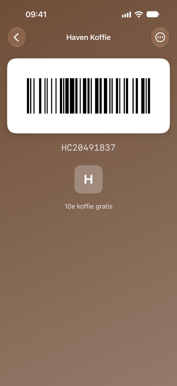 Een geopende kaart in YoLo met een grote barcode bovenaan op de kleur van de kaart